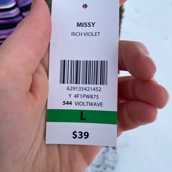 Woman's Top - Picture 3 of 4